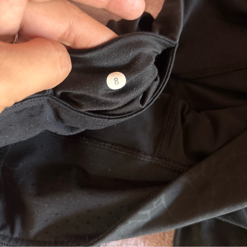 Lululemon Black Tonal Pattern Mesh Panel Crop Leggings Size 8 Activewear - Picture 5 of 6